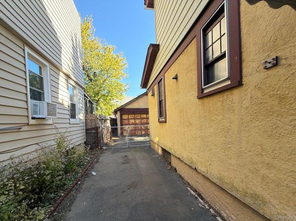 113-29 202nd Street, Saint Albans NY 11412