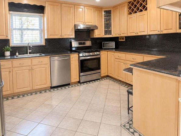 12515 11th Avenue, College Point NY 11356