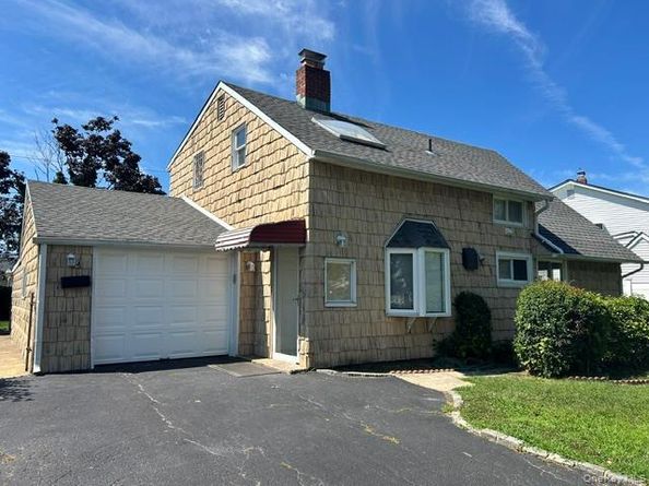 14 Cinder Lane, Hicksville NY 11801
