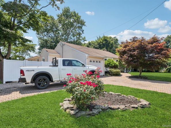 42 Lexington Avenue, West Babylon NY 11704