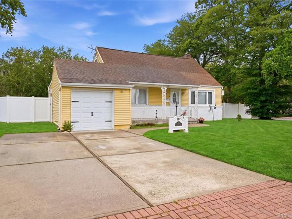 11 Mell Drive, North Babylon NY 11703