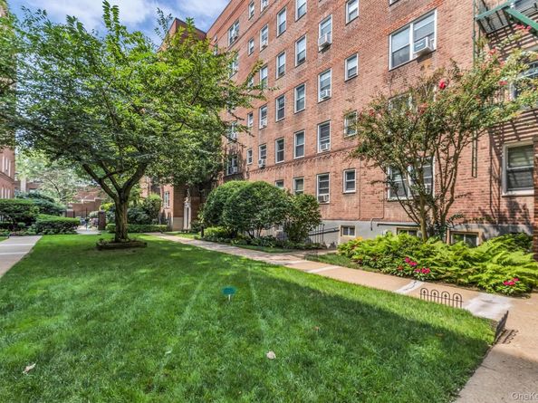 36 Cathedral Avenue 2D, Hempstead NY 11550