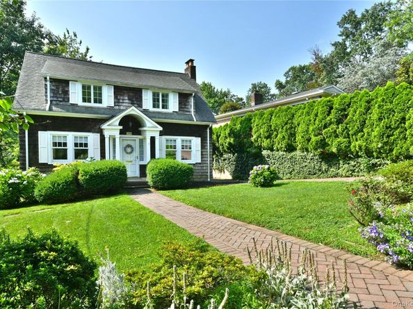 308 38th Road, Douglaston NY 11363