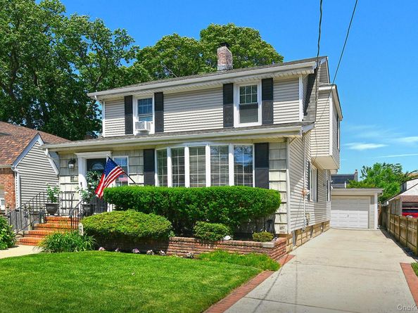 46 Christabel Street, Lynbrook NY 11563