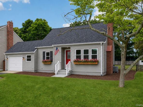 54 N Ocean Avenue, Center Moriches NY 11934
