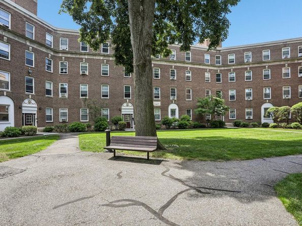 445 Gramatan Ave CD3, Fleetwood NY 10552