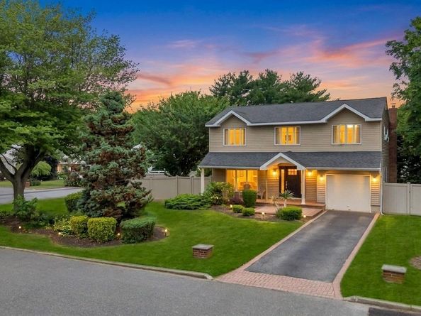 11 Ann Court, North Babylon NY 11703