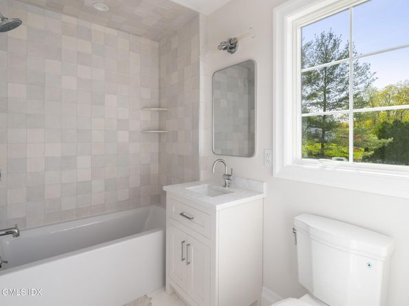 19 Stone Fence Lane, Stamford CT 06903