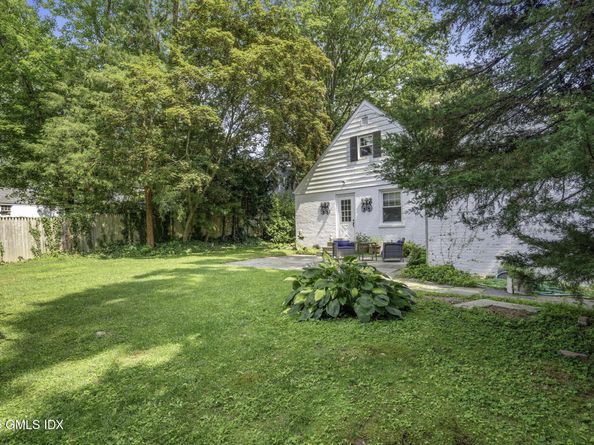 33 Halsey Drive, Old Greenwich CT 06870
