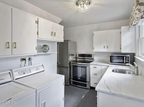 33 Halsey Drive, Old Greenwich CT 06870