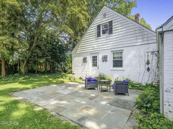 33 Halsey Drive, Old Greenwich CT 06870