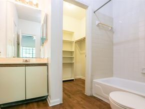 912 W 22nd ST 208, Austin TX 78705