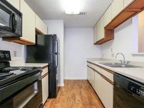 912 W 22nd ST 208, Austin TX 78705