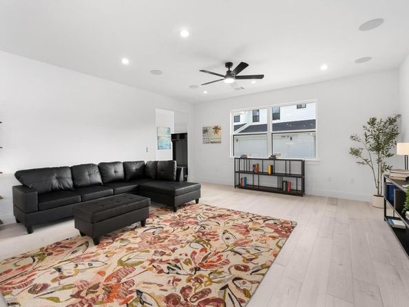 1500 Sylvan Glade 1A, Austin TX 78745