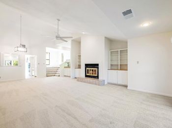 6820 N Cypress Point