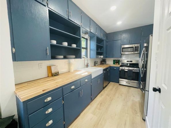 1403 Newfield LN, Austin TX 78703