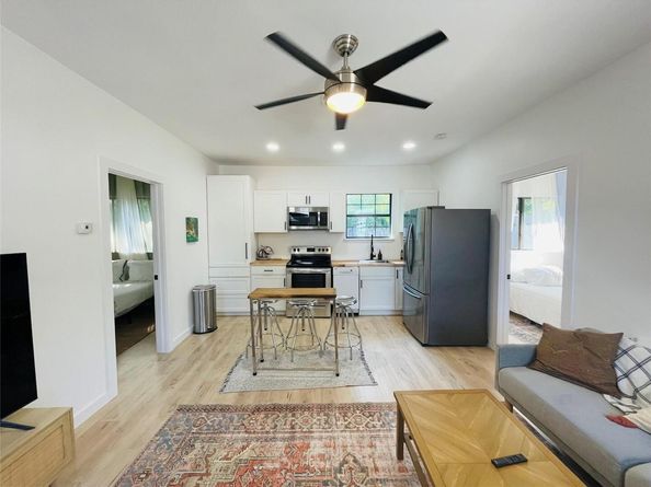 1403 Newfield LN, Austin TX 78703