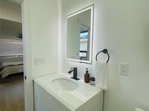 1403 Newfield LN, Austin TX 78703