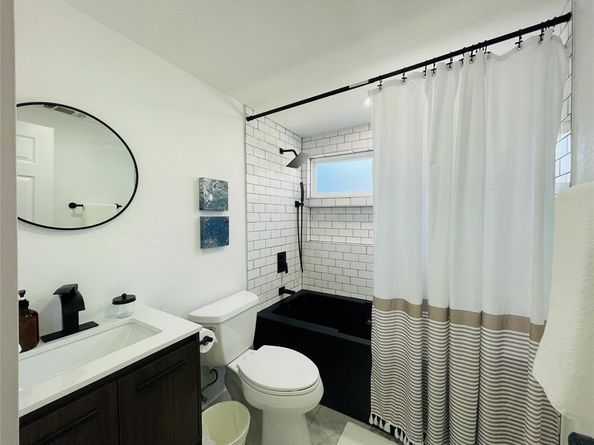 1403 Newfield LN, Austin TX 78703