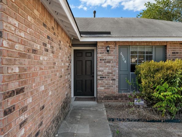 6504 Clubway LN, Austin TX 78745