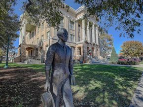 1806 S Main ST, Georgetown TX 78626