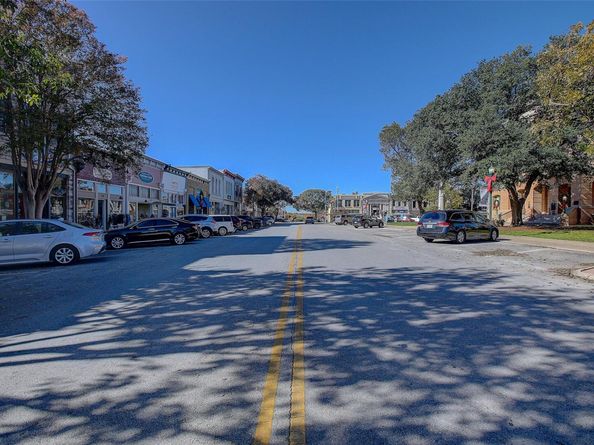1806 S Main ST, Georgetown TX 78626
