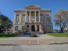 1806 S Main ST, Georgetown TX 78626