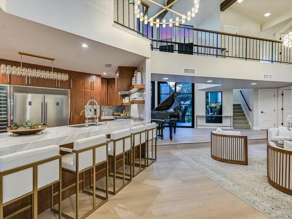 6204 Lost Horizon DR, Austin TX 78759