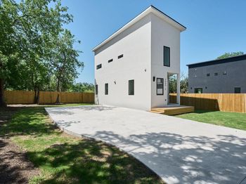 2609 Davis LN