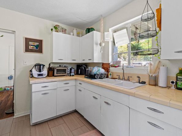 1403 Ashwood RD, Austin TX 78722