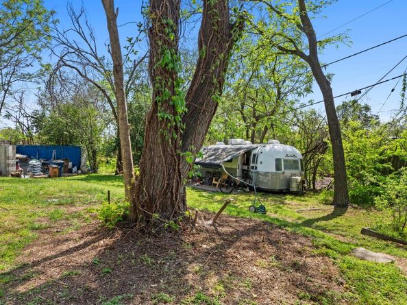 1403 Ashwood RD, Austin TX 78722