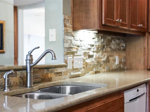 105 Comanche PT, Point Venture TX 78645