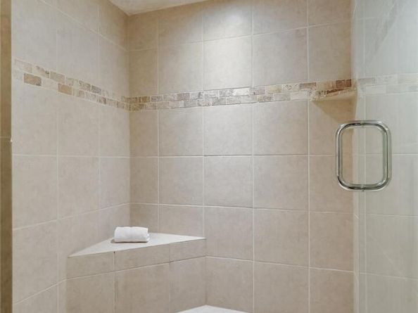 105 Comanche PT, Point Venture TX 78645