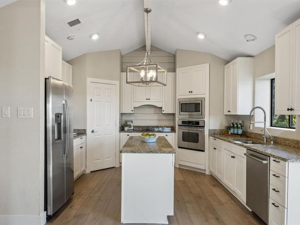 108 Schooner DR, Lakeway TX 78738