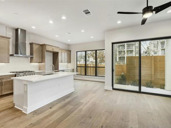 2707 Dulce LN 14, Austin TX 78704
