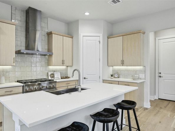 2707 Dulce LN 14, Austin TX 78704