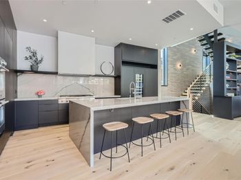 1315 W 9th ST