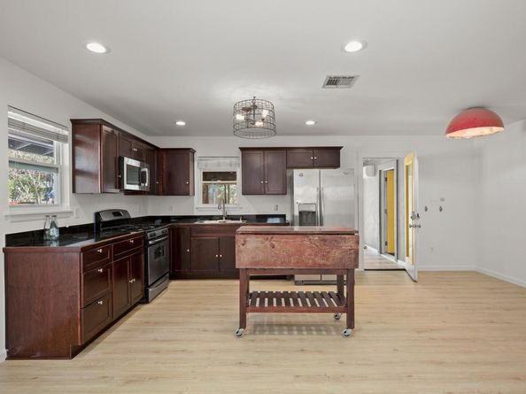 3203 South Oak DR, Austin TX 78704