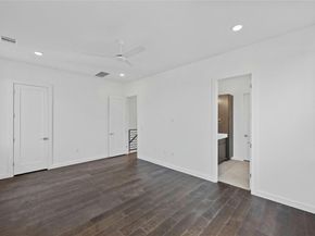 6821 Wolfcreek PASS 12, Austin TX 78749