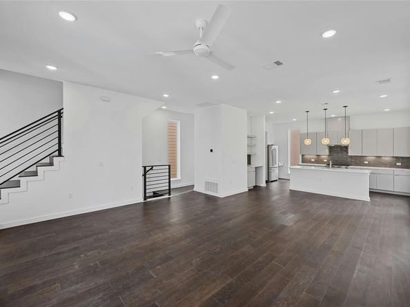 6821 Wolfcreek PASS 12, Austin TX 78749