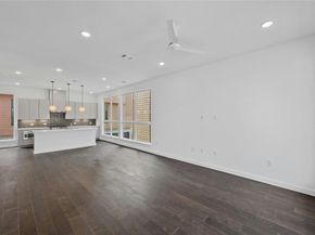 6821 Wolfcreek PASS 12, Austin TX 78749