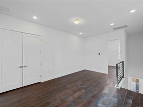 6821 Wolfcreek PASS 12, Austin TX 78749