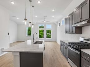 200 W 56th ST 1104, Austin TX 78751