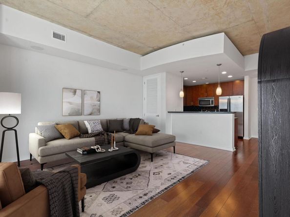 360 Nueces ST 1518, Austin TX 78701