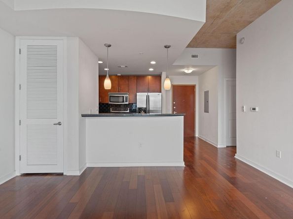 360 Nueces ST 1518, Austin TX 78701