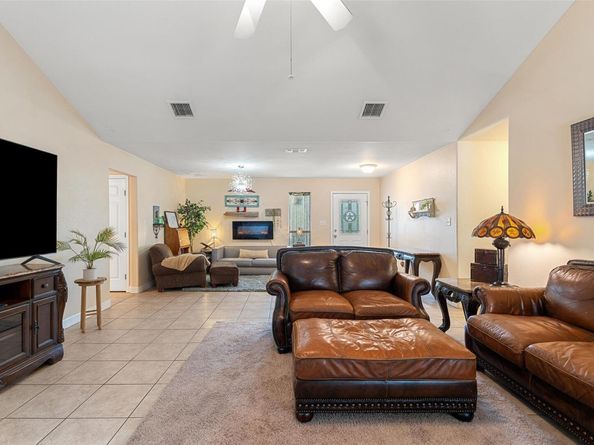 22305 Shotts DR, Spicewood TX 78669