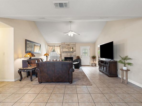 22305 Shotts DR, Spicewood TX 78669
