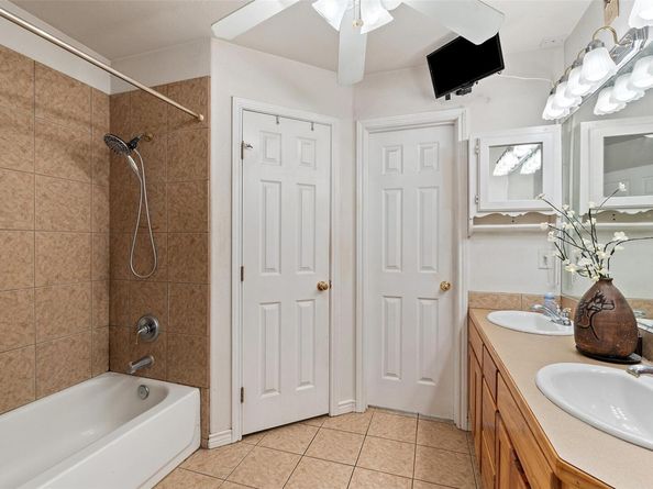 22305 Shotts DR, Spicewood TX 78669