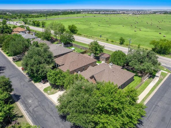 134 Retama DR, Georgetown TX 78626