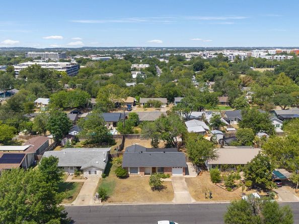 6906 Miranda DR, Austin TX 78752